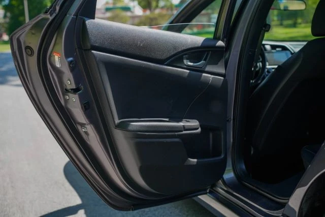 2019 Honda Civic 10th Gen - Image 24 of 28