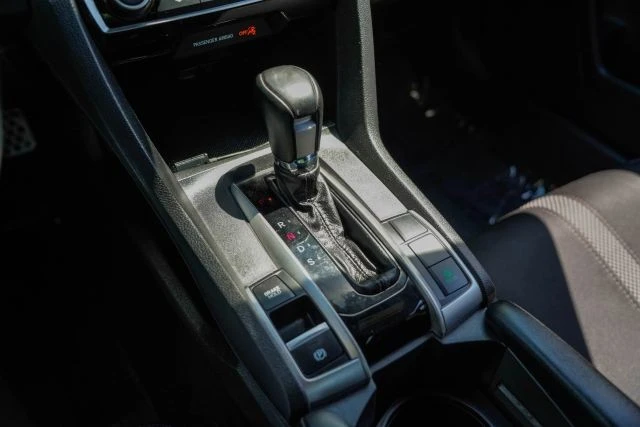 2019 Honda Civic 10th Gen - Image 19 of 28