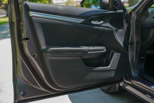 2019 Honda Civic 10th Gen - Image 9 of 28
