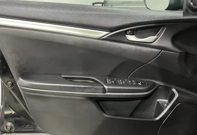 2019 Honda Civic 10th Gen - Image 10 of 21