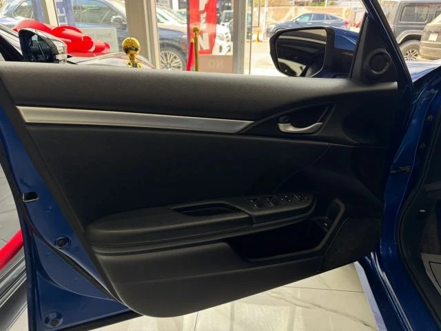 2019 Honda Civic 10th Gen - Image 12 of 31
