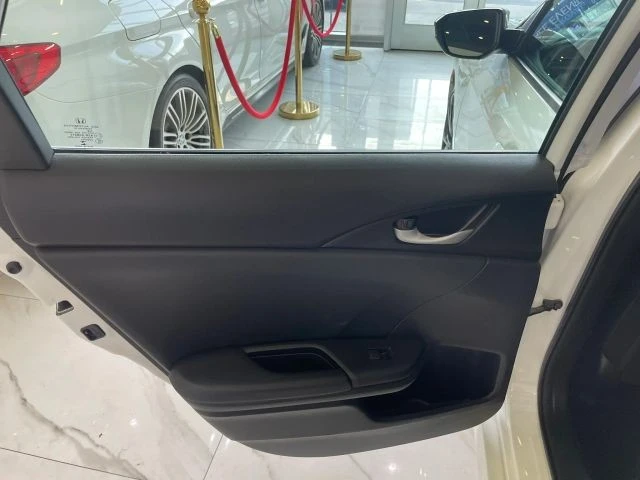 2019 Honda Civic 10th Gen - Image 18 of 31