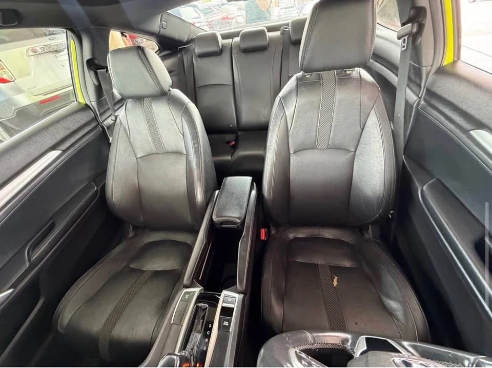 2019 Honda Civic 10th Gen - Image 10 of 18