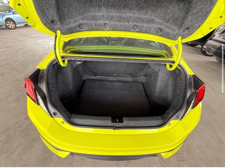 2019 Honda Civic 10th Gen - Image 9 of 18