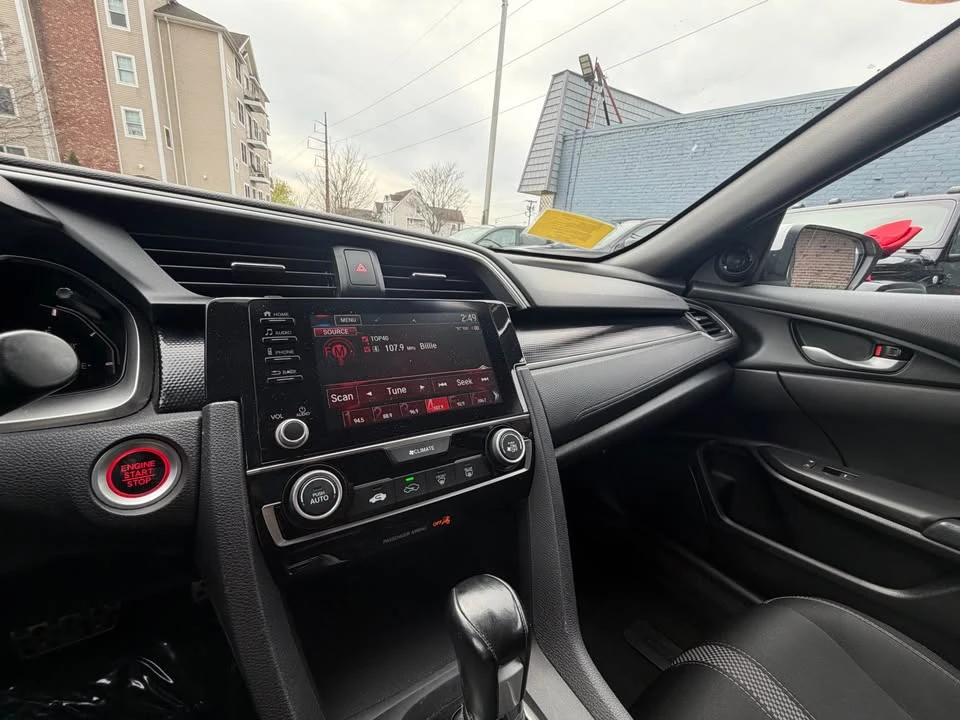 2019 Honda Civic 10th Gen - Image 16 of 20