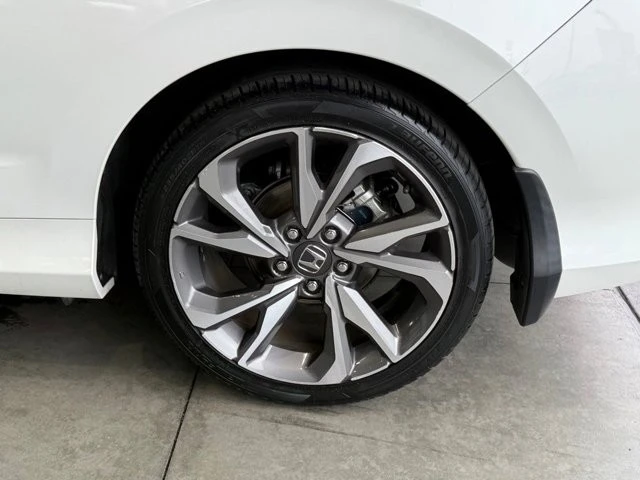 2019 Honda Civic 10th Gen - Image 16 of 31