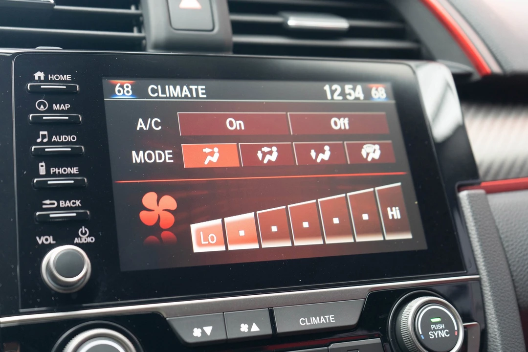 2019 Honda Civic 10th Gen - Image 19 of 31