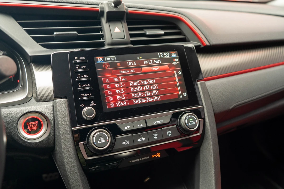 2019 Honda Civic 10th Gen - Image 15 of 31