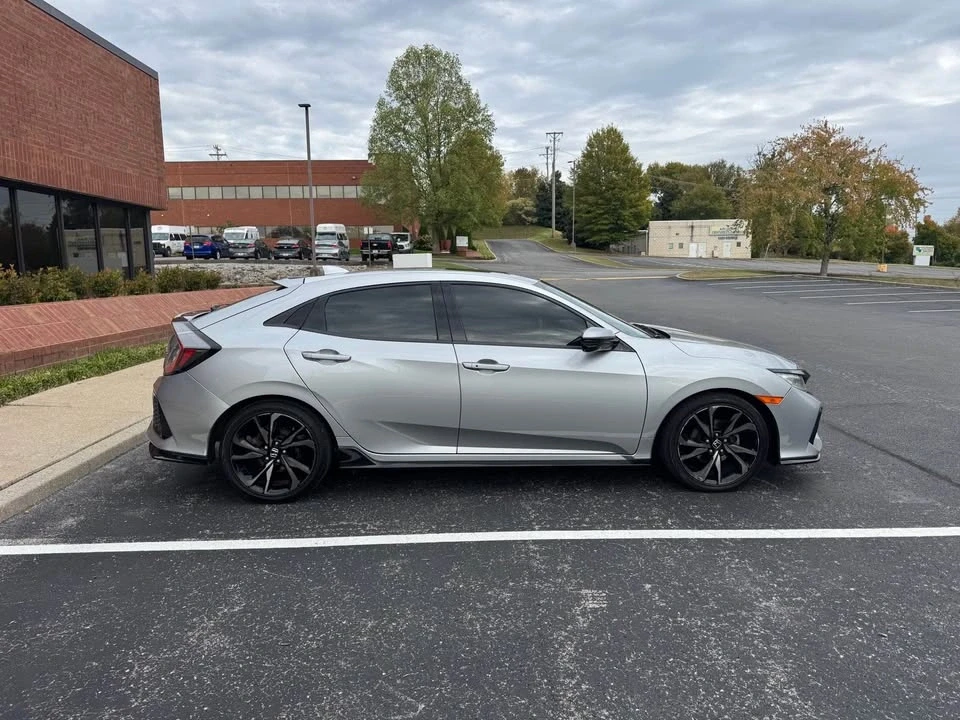 2019 Honda Civic 10th Gen - Image 3 of 9