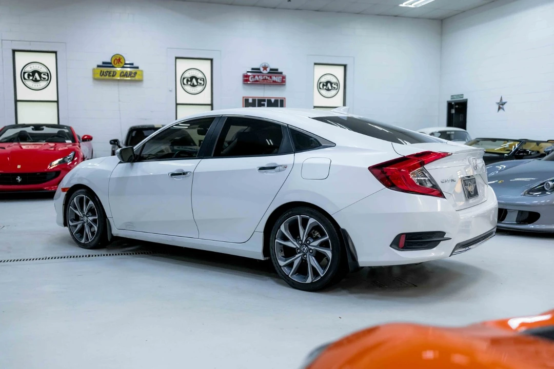 2019 Honda Civic 10th Gen - Image 9 of 12