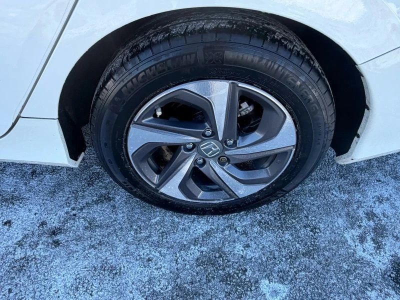 2019 Honda Insight 3rd Gen - Image 8 of 12