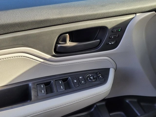 2019 Honda Odyssey - Image 16 of 21