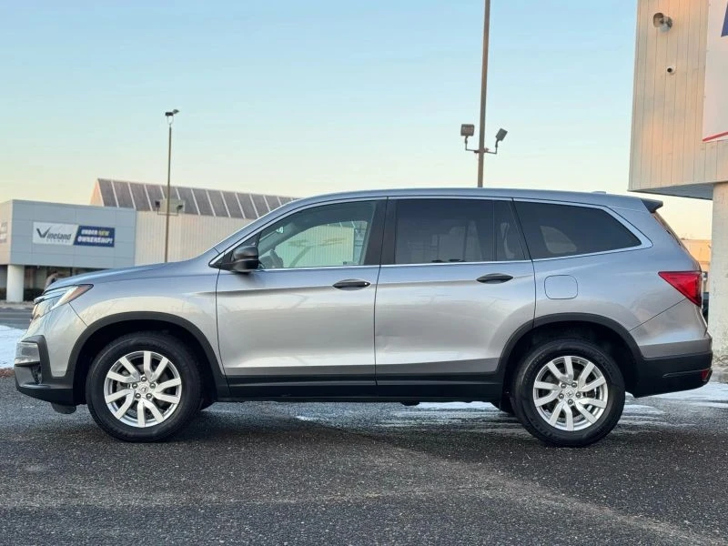 2019 Honda Pilot 3rd Gen - Image 2 of 12