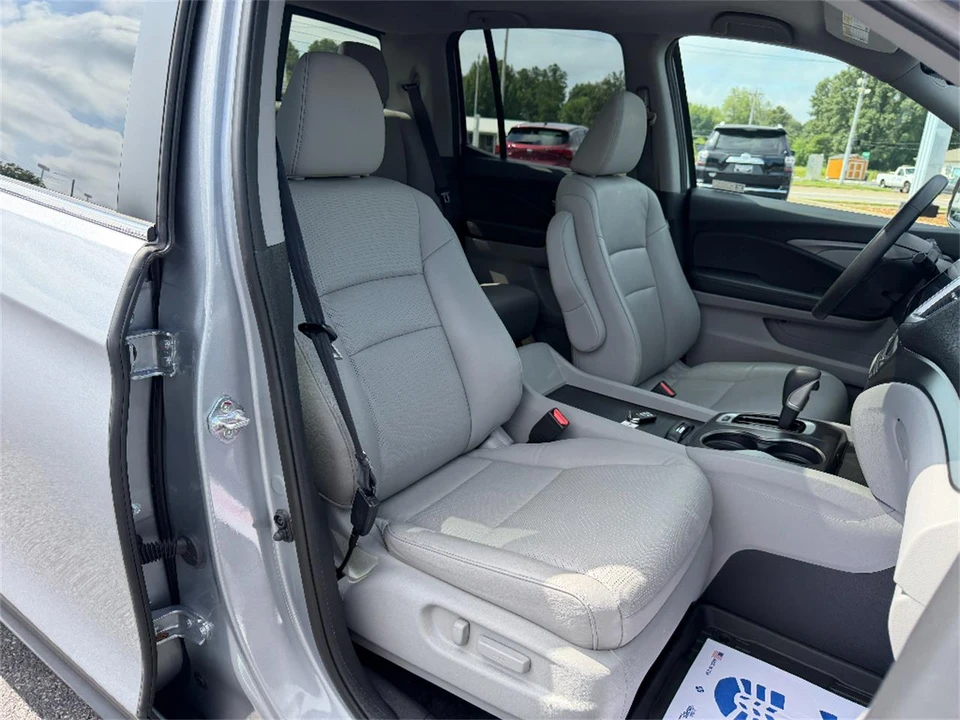 2019 Honda Ridgeline 2nd Gen - Image 15 of 31