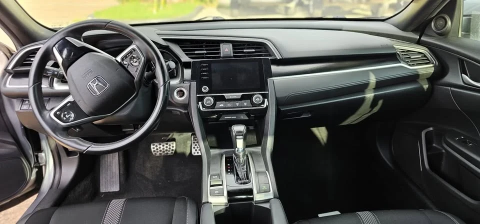 2019 Honda Civic 10th Gen - Image 2 of 5