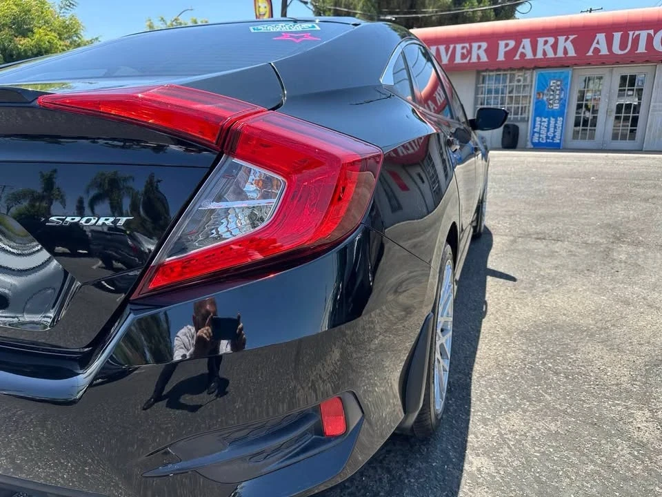 2019 Honda Civic 10th Gen - Image 12 of 20