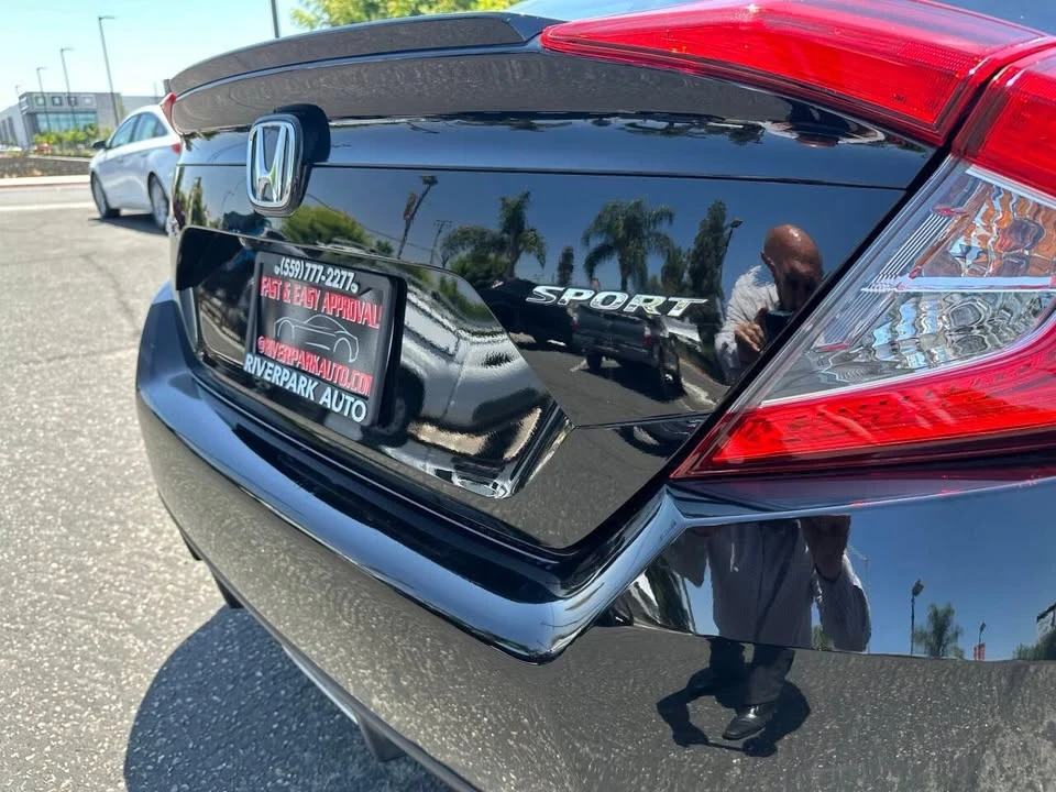 2019 Honda Civic 10th Gen - Image 10 of 20