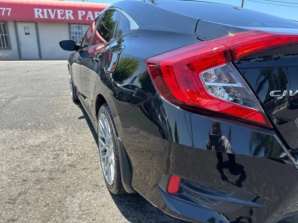 2019 Honda Civic 10th Gen - Image 14 of 20