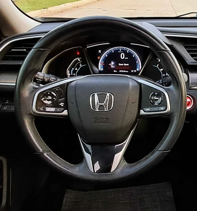 2019 Honda Civic 10th Gen - Image 15 of 17
