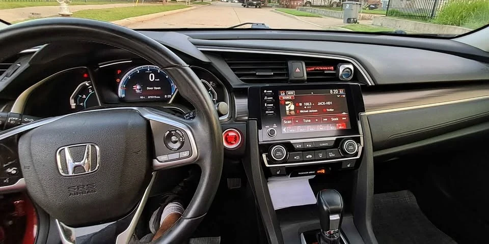2019 Honda Civic 10th Gen - Image 13 of 17