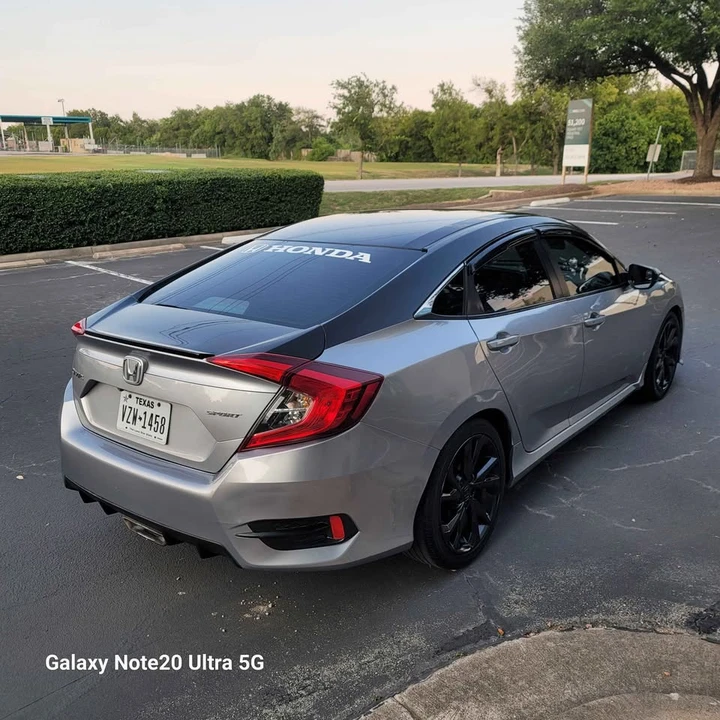 2019 Honda Civic 10th Gen - Image 9 of 17