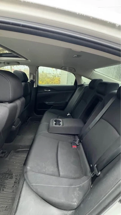 2019 Honda Civic 10th Gen - Image 6 of 10