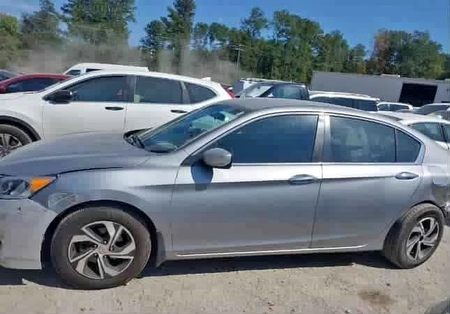2019 Honda Civic 10th Gen - Image 2 of 5