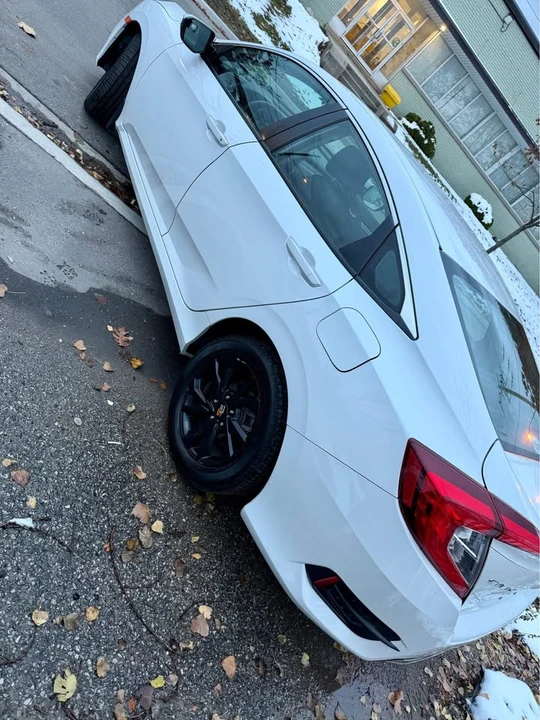 2019 Honda Civic 10th Gen - Image 10 of 14