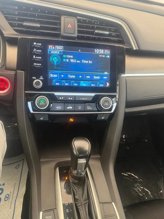 2019 Honda Civic 10th Gen - Image 6 of 10