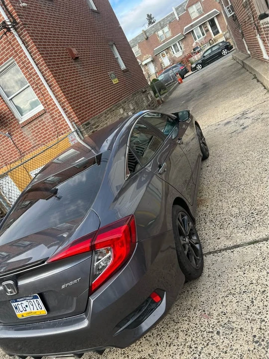 2019 Honda Civic 10th Gen - Image 5 of 10