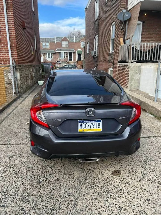 2019 Honda Civic 10th Gen - Image 6 of 10
