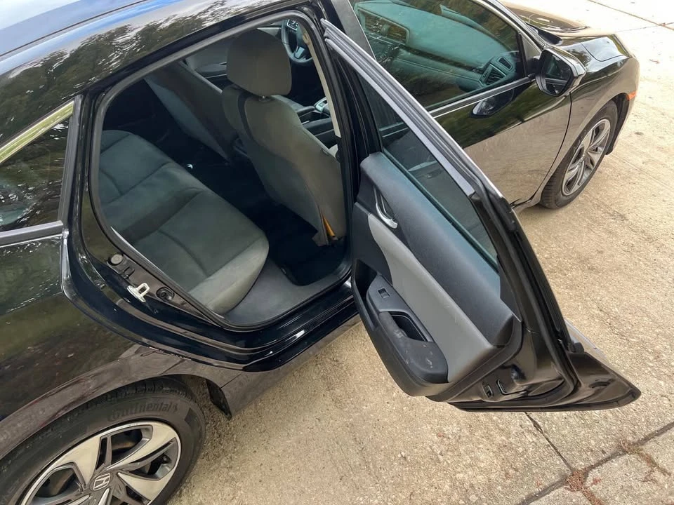 2019 Honda Civic 10th Gen - Image 17 of 20