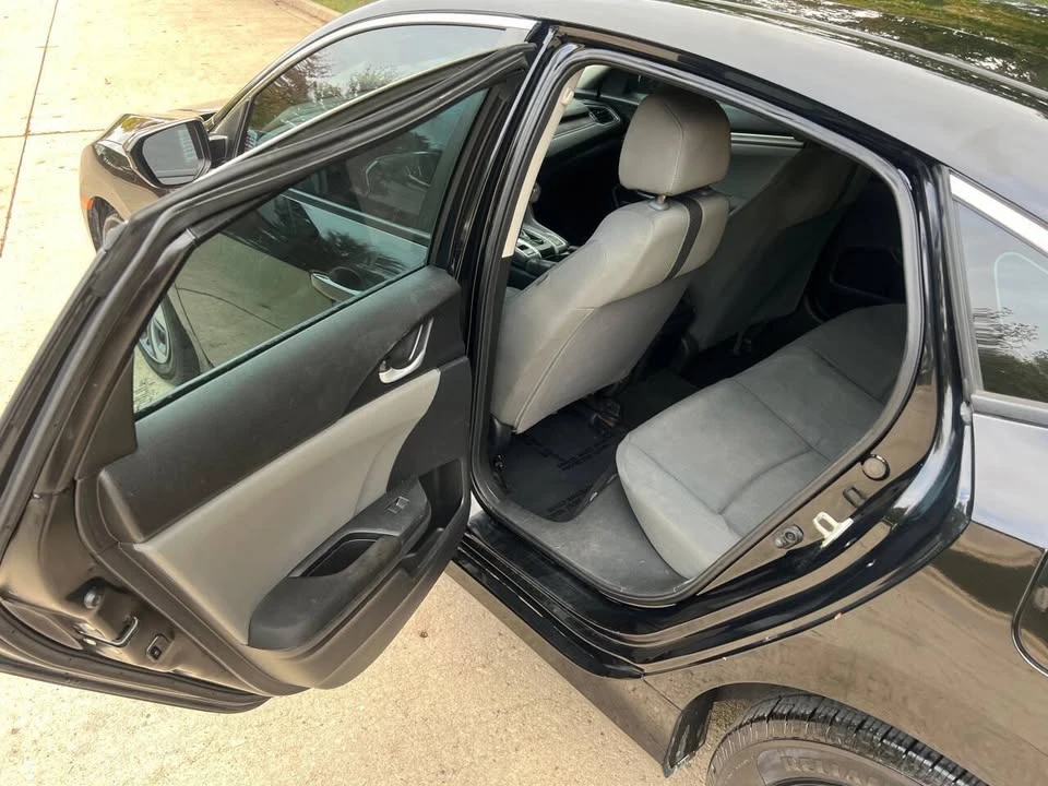 2019 Honda Civic 10th Gen - Image 12 of 20