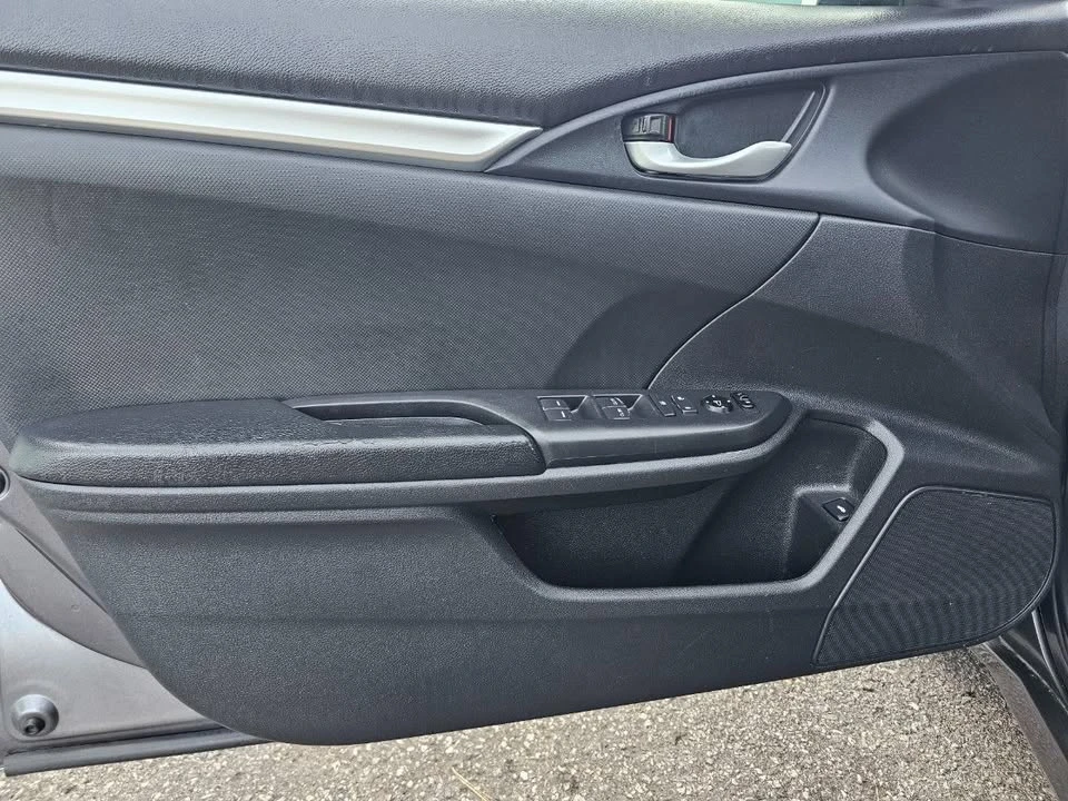 2019 Honda Civic 10th Gen - Image 16 of 20