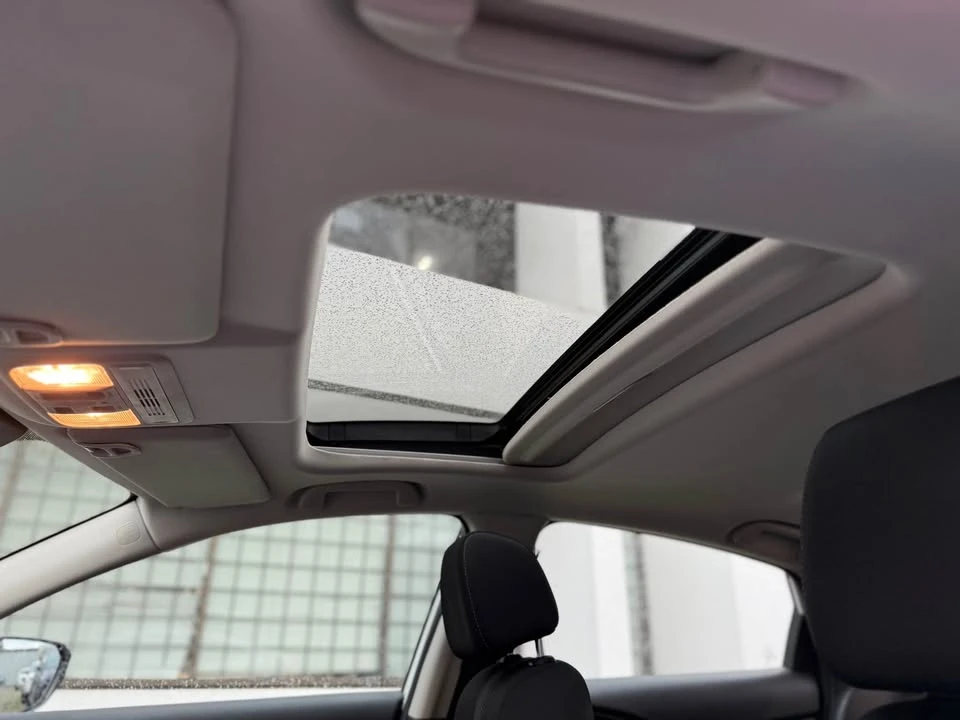 2019 Honda Civic 10th Gen - Image 13 of 19