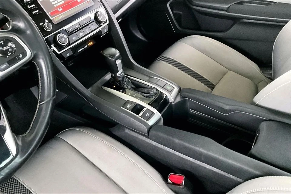 2019 Honda Civic 10th Gen - Image 16 of 21