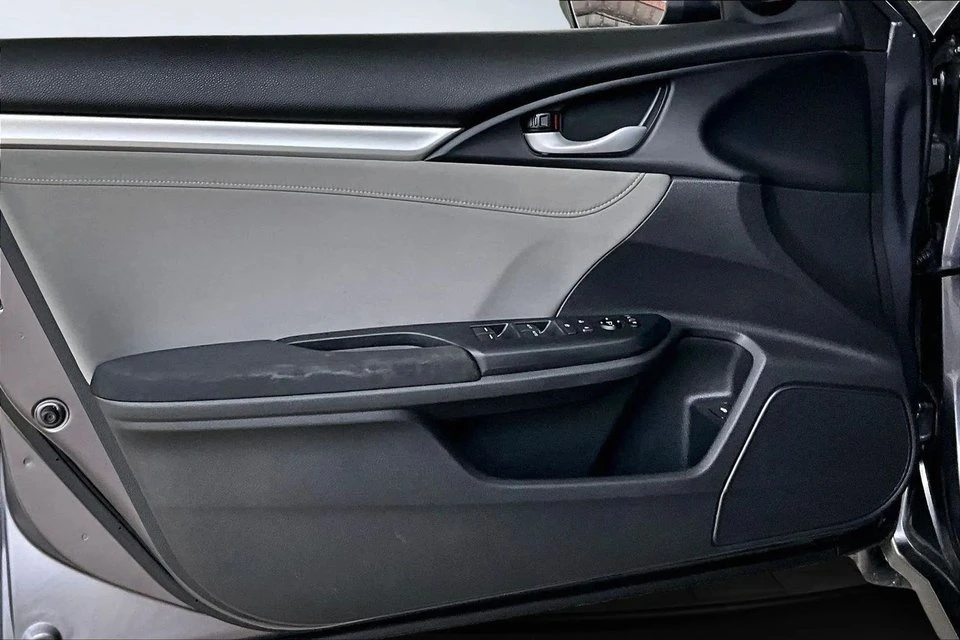 2019 Honda Civic 10th Gen - Image 18 of 21