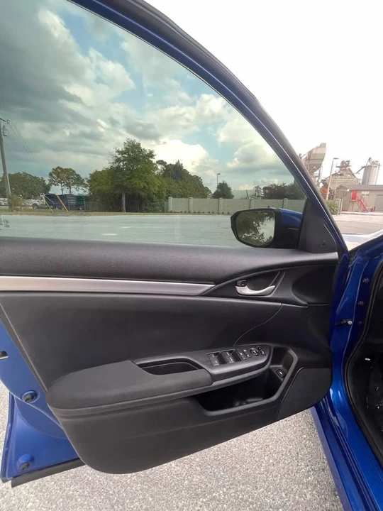 2019 Honda Civic 10th Gen - Image 6 of 10