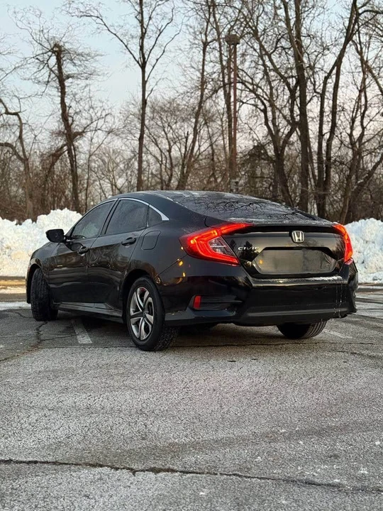 2019 Honda Civic 10th Gen - Image 6 of 14