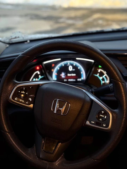 2019 Honda Civic 10th Gen - Image 8 of 14