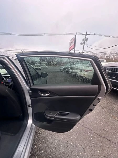 2019 Honda Civic 10th Gen - Image 12 of 17