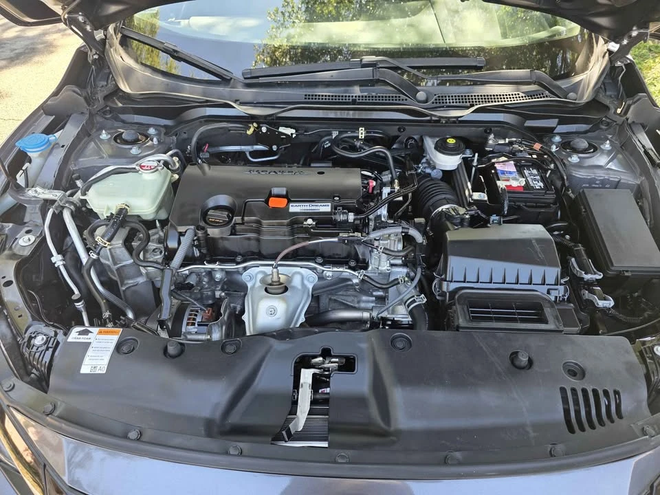 2019 Honda Civic 10th Gen - Image 6 of 10