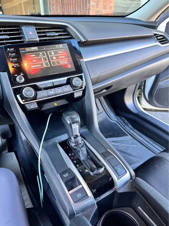 2019 Honda Civic 10th Gen - Image 10 of 18