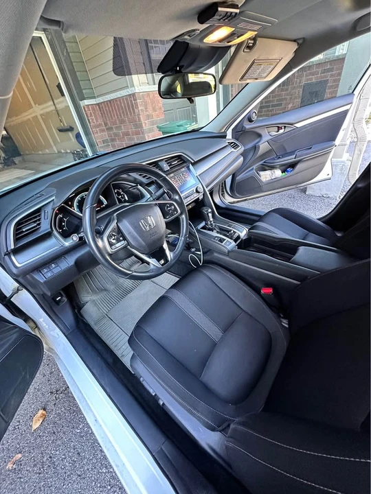2019 Honda Civic 10th Gen - Image 8 of 18