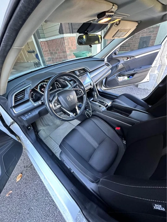 2019 Honda Civic 10th Gen - Image 13 of 18