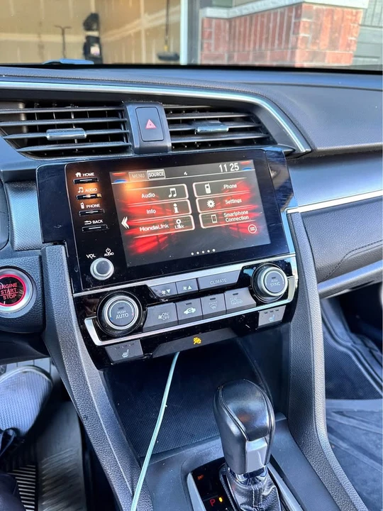 2019 Honda Civic 10th Gen - Image 9 of 18