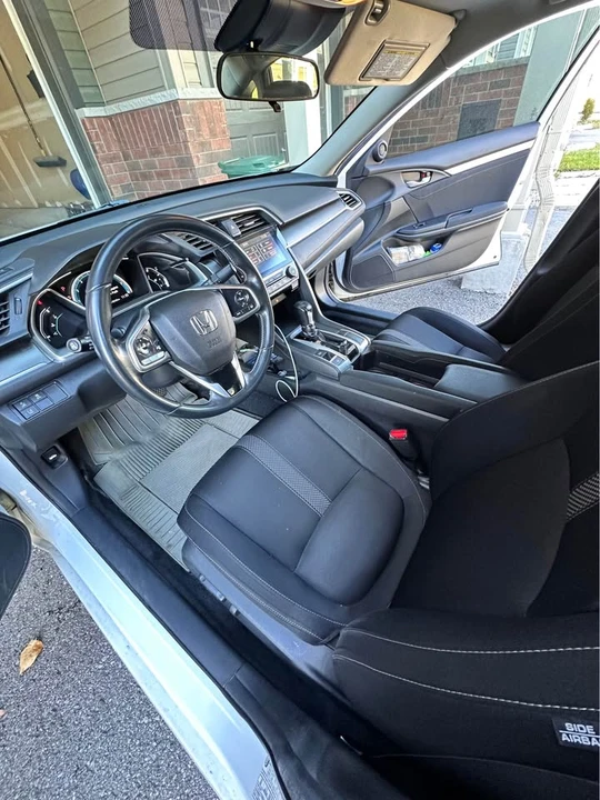 2019 Honda Civic 10th Gen - Image 14 of 18