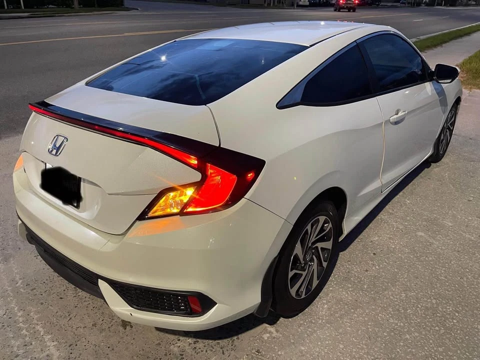 2019 Honda Civic 10th Gen - Image 6 of 18