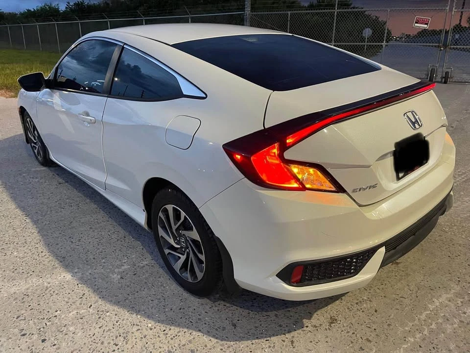 2019 Honda Civic 10th Gen - Image 8 of 18