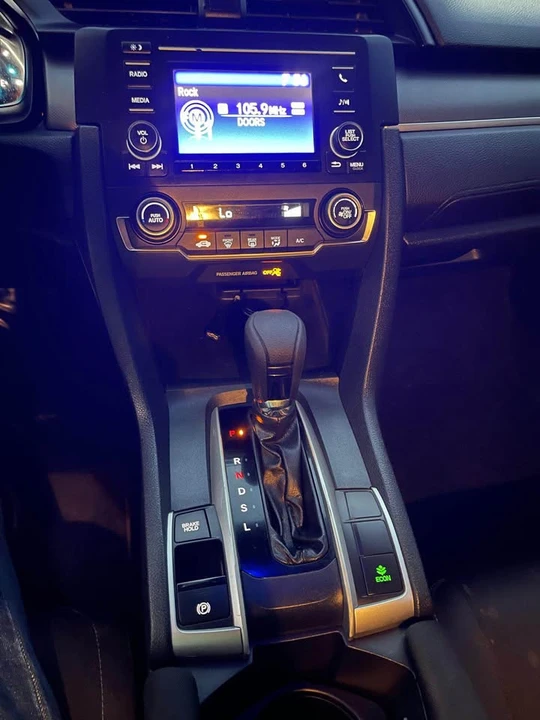 2019 Honda Civic 10th Gen - Image 11 of 18